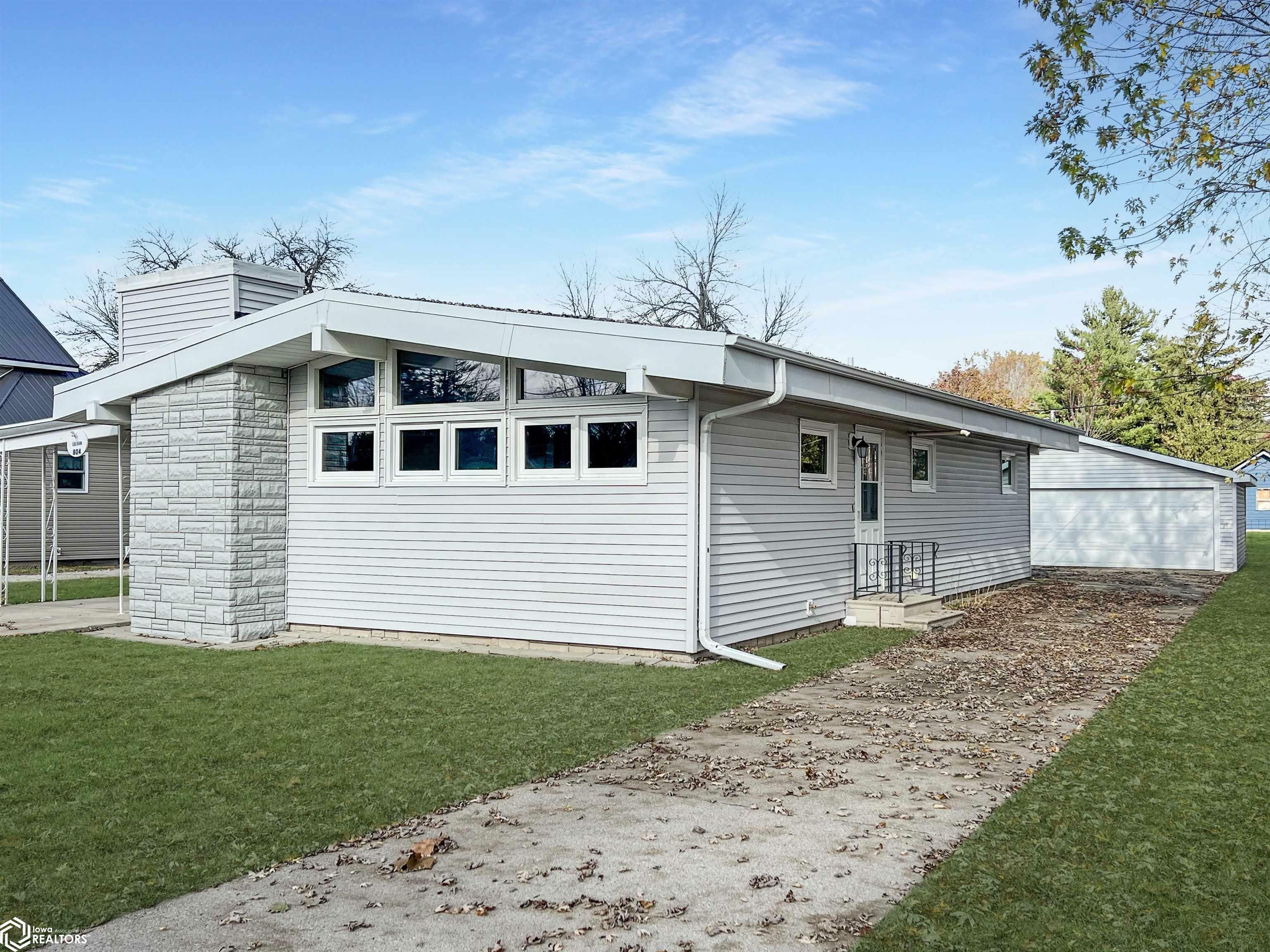 Property Photo:  804 Siloam Avenue  IA 50126 