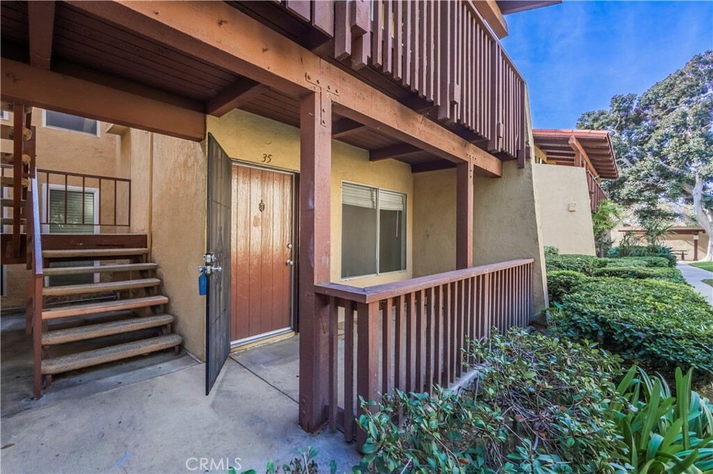 Property Photo:  1040 W Macarthur Boulevard 35  CA 92707 