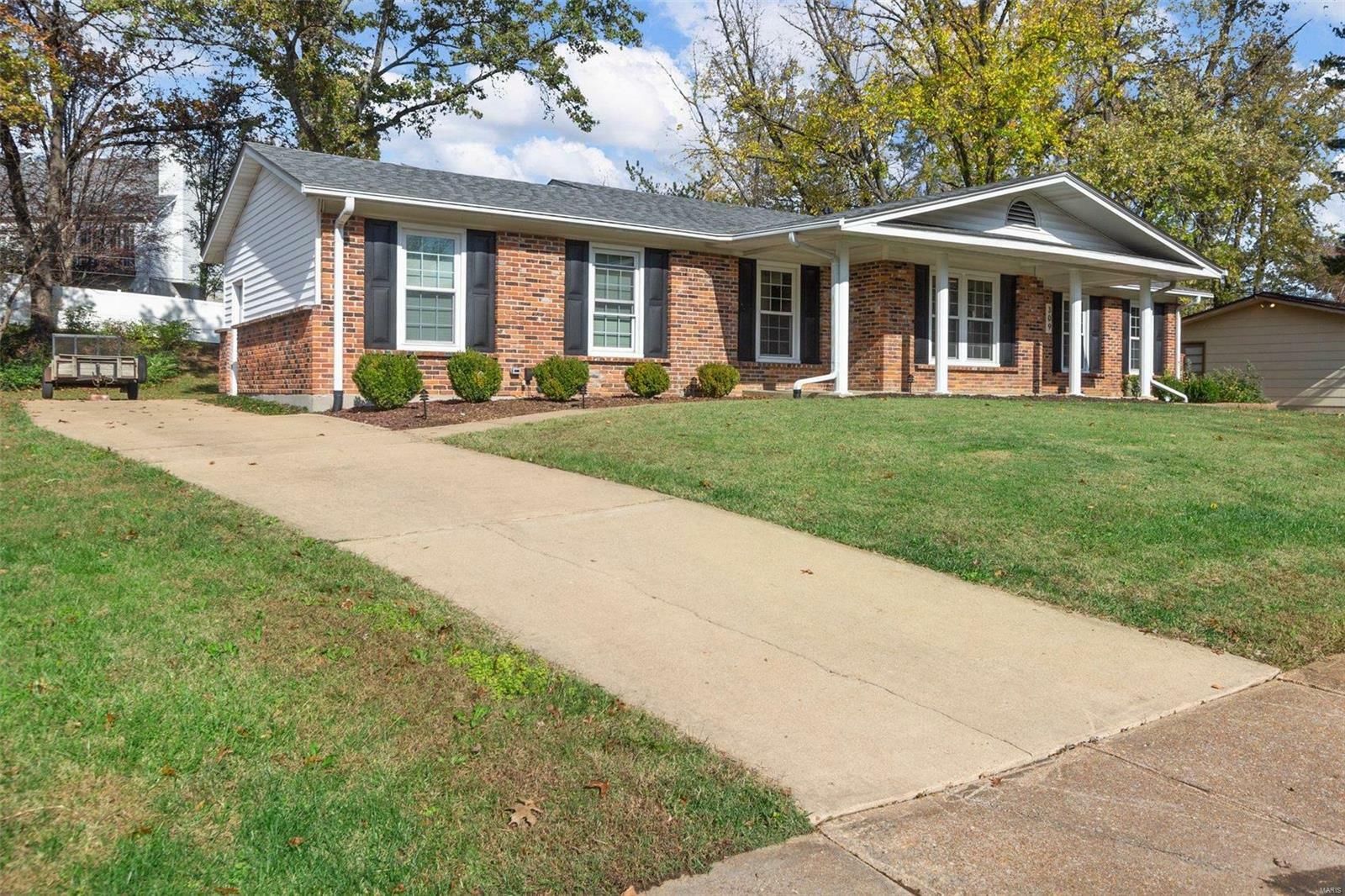 Property Photo:  309 Quinnmoor Drive  MO 63011 