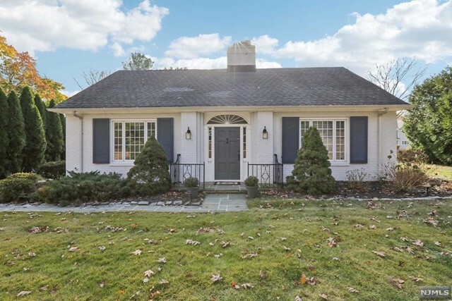 Property Photo:  694 Birchwood Drive  NJ 07481 