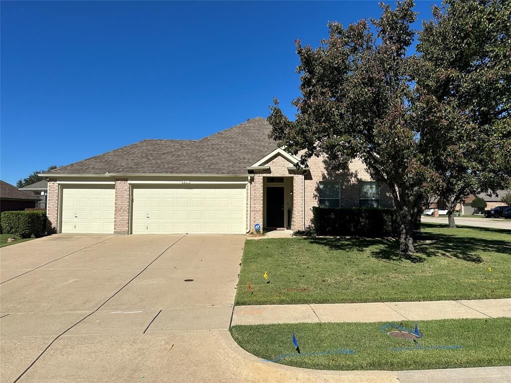 Property Photo: 4013 Luck Hole Drive TX 76210