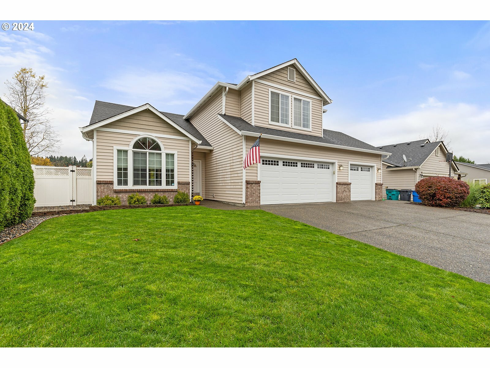 Property Photo: 353 E Heritage Loop WA 98629