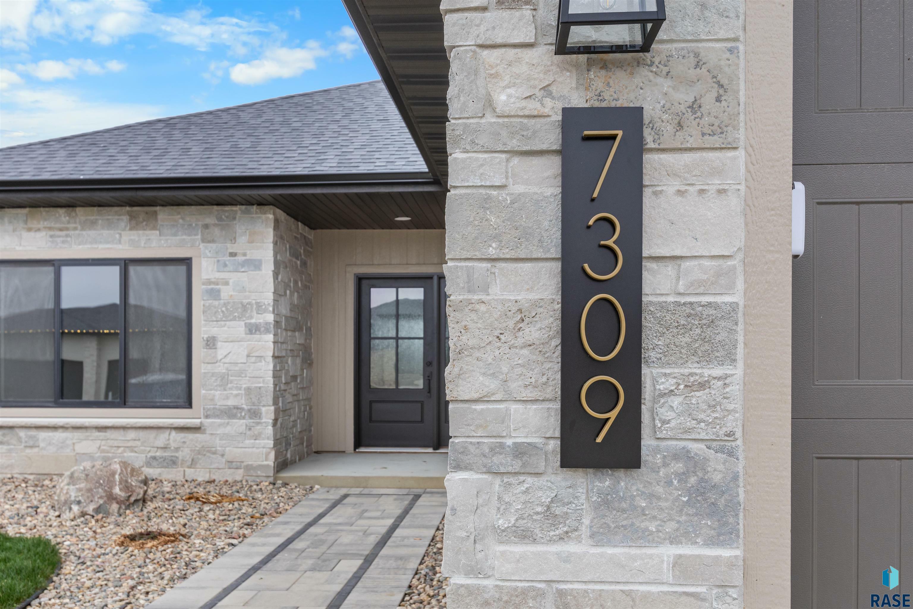Property Photo: 7309 E Shadow Pine Cir SD 57110