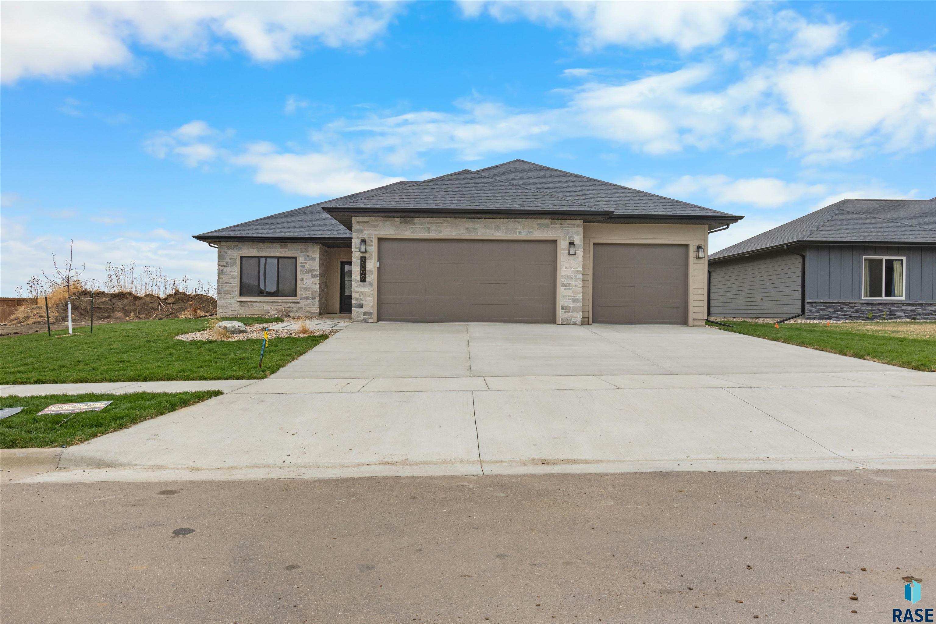 Property Photo:  7309 E Shadow Pine Cir  SD 57110 