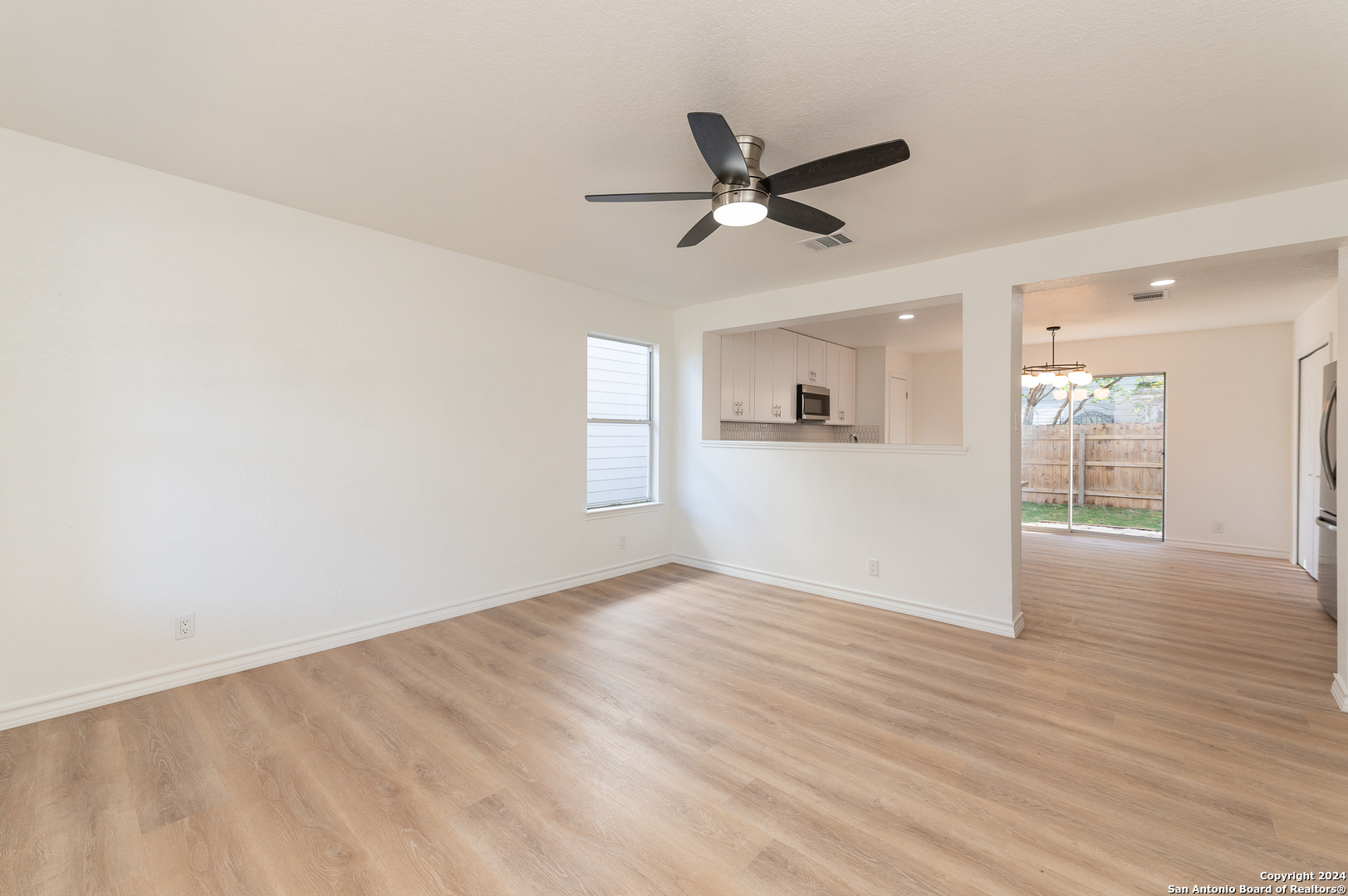 Property Photo:  414 Hampton Cv  TX 78006 