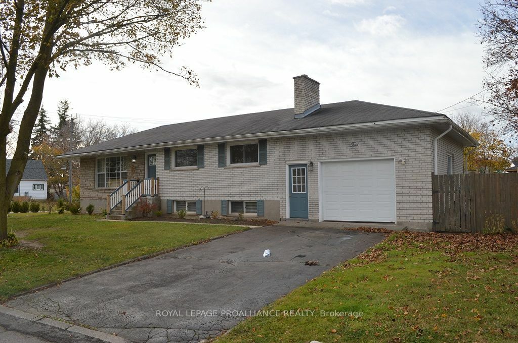 2 Armour Cres  Quinte West ON K8V 2V8 photo