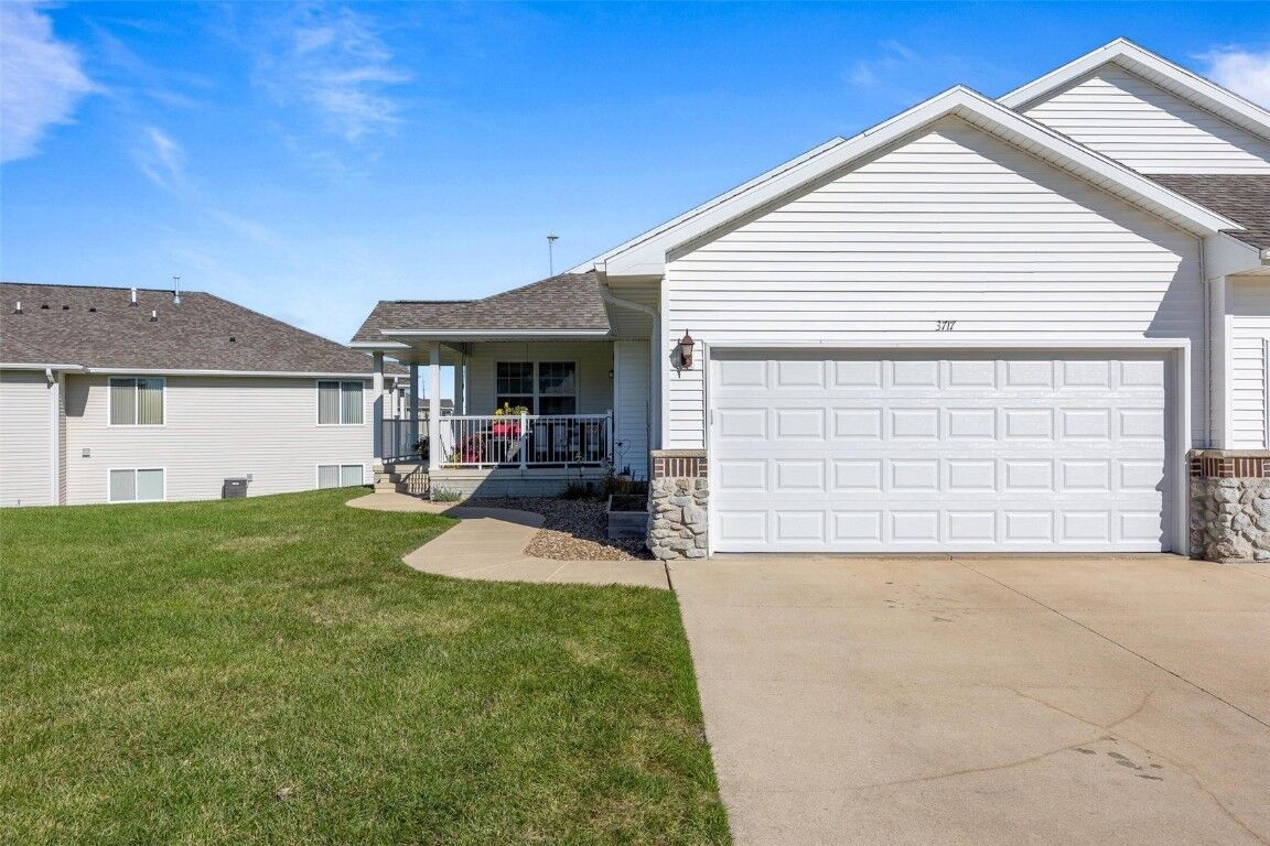 Property Photo:  3717 Stoney Point Rd SW  IA 52404 