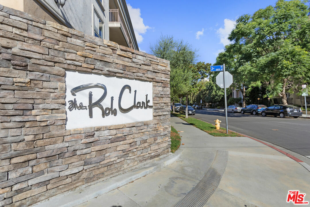 Property Photo:  141 S Clark Dr 226  CA 90048 