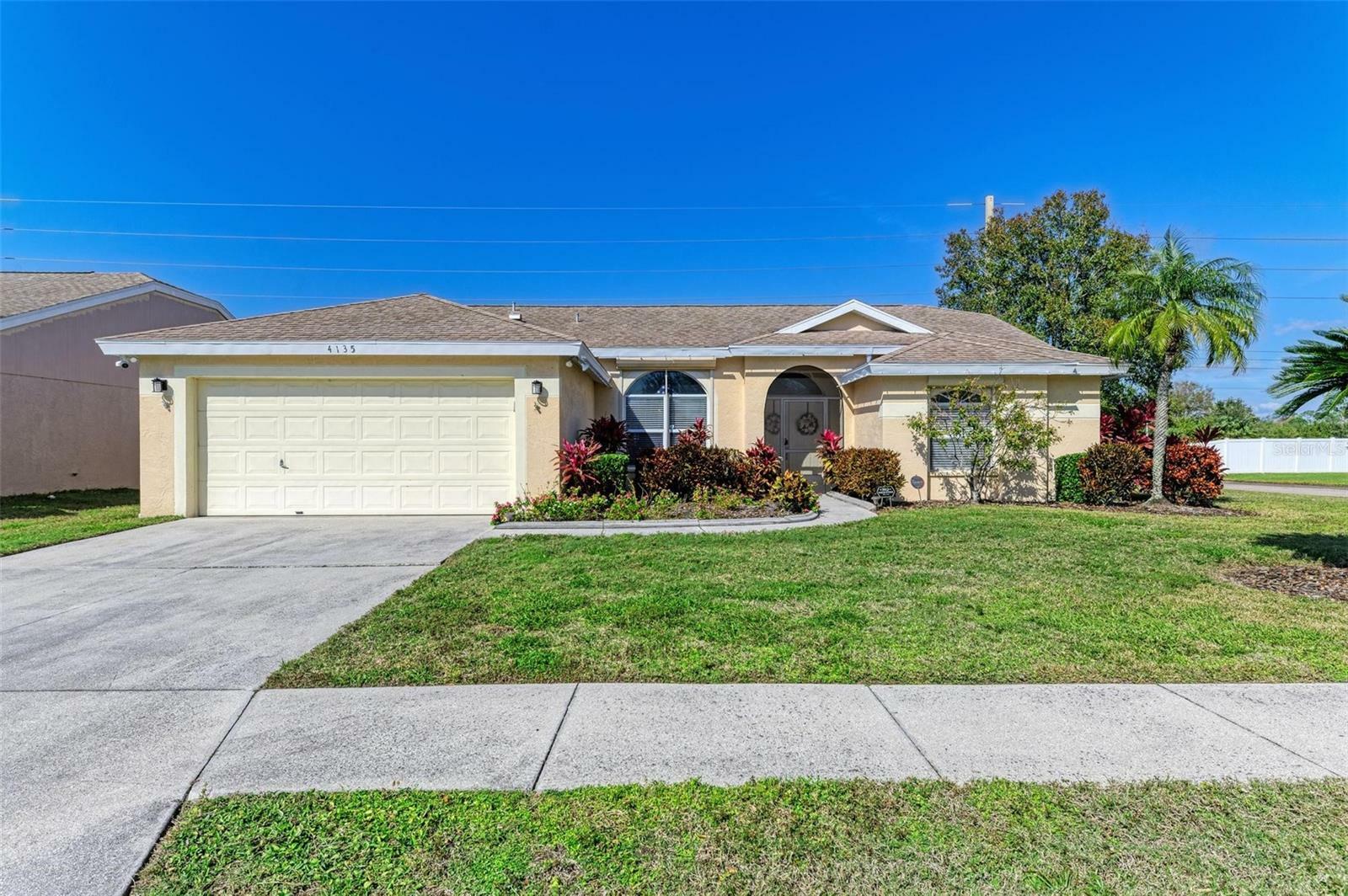 4135 Dover Drive E  Bradenton FL 34203 photo