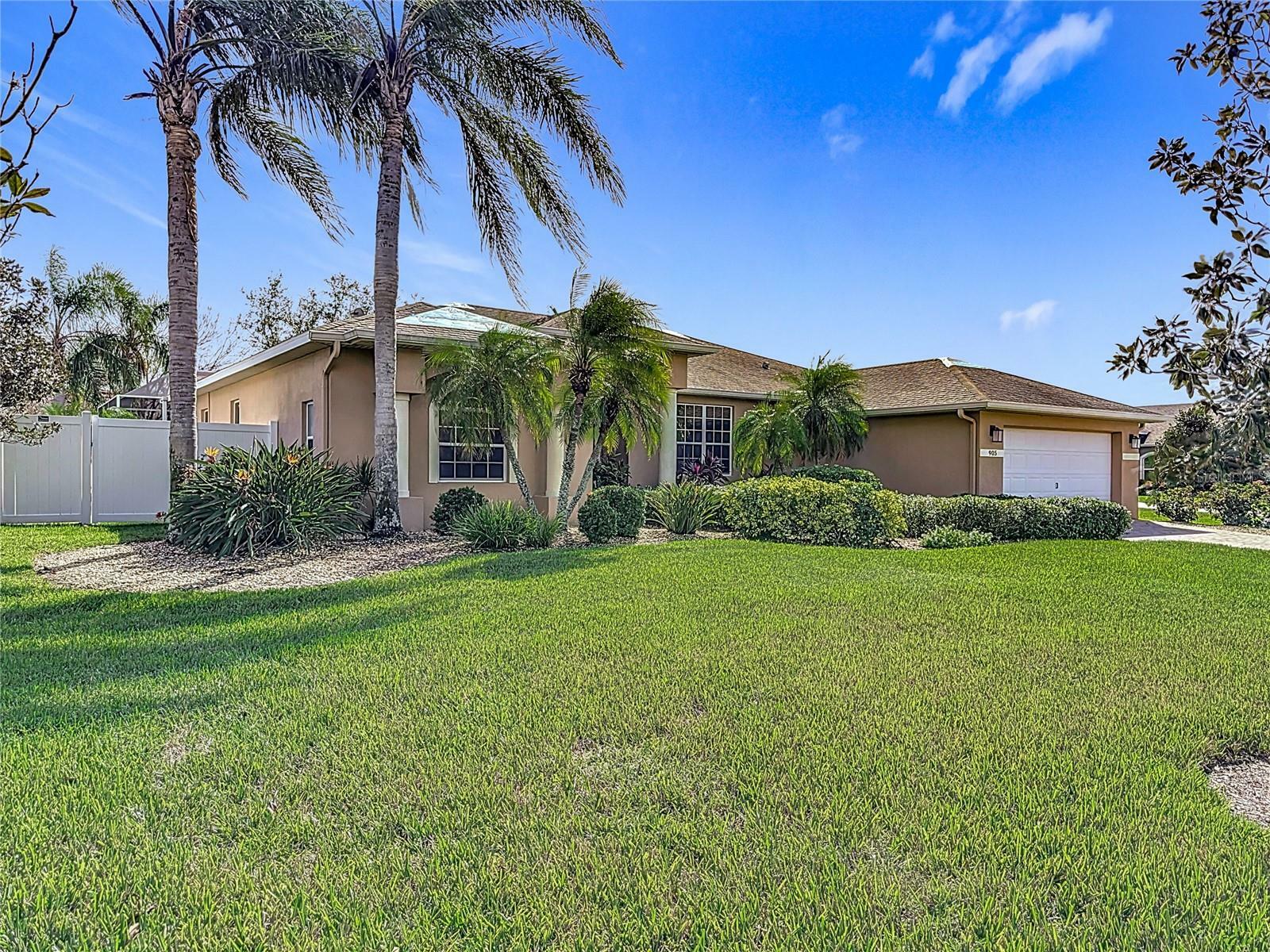 Property Photo:  905 Vista Verde Lane  FL 33573 