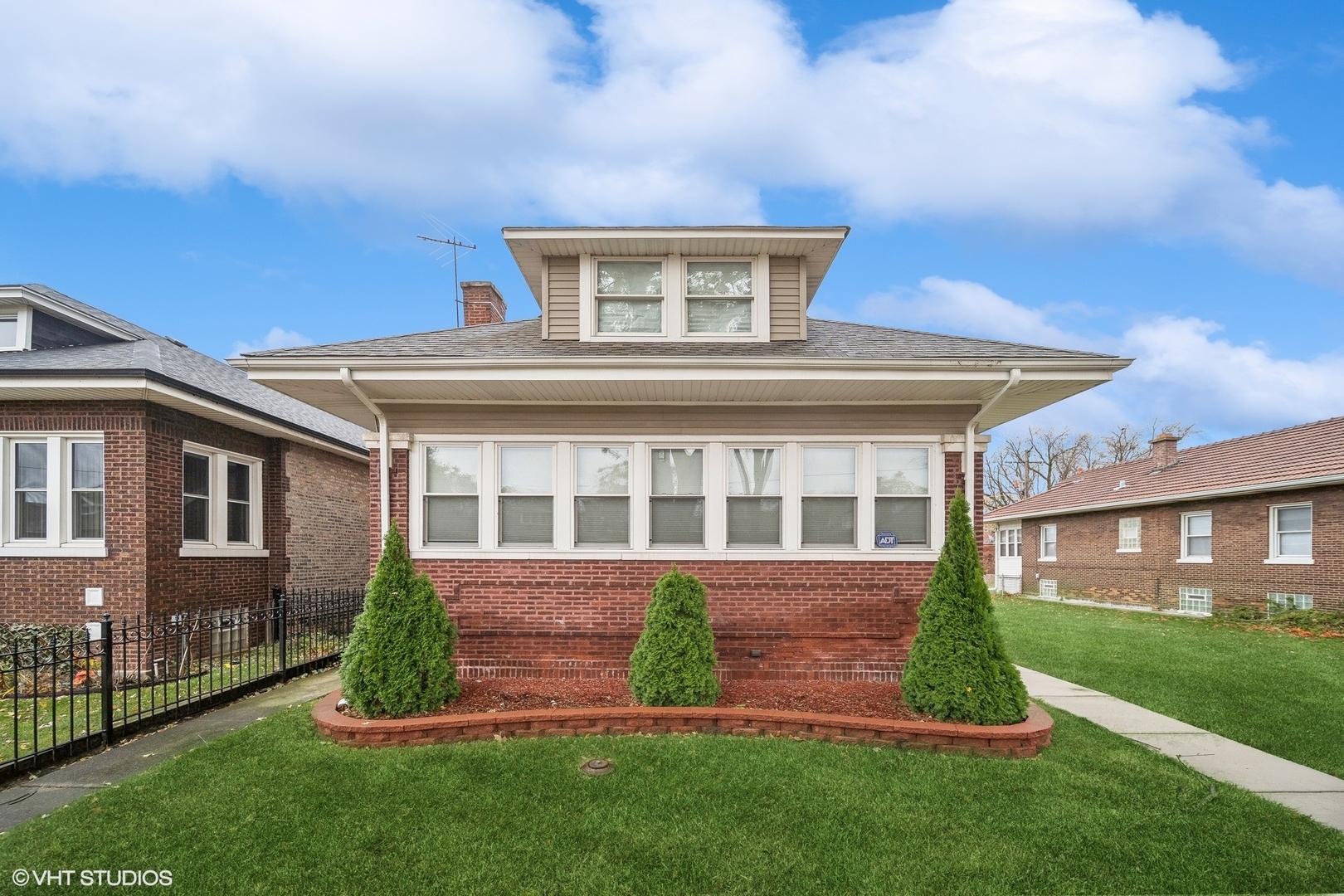 Property Photo:  7945 S Oglesby Avenue  IL 60617 