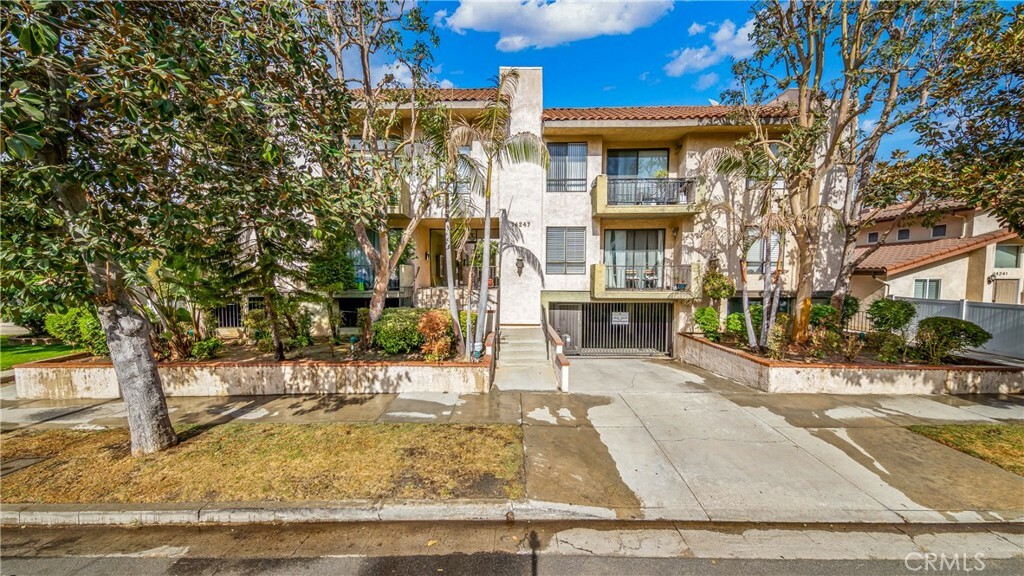 14247 Riverside Drive 203  Sherman Oaks CA 91423 photo