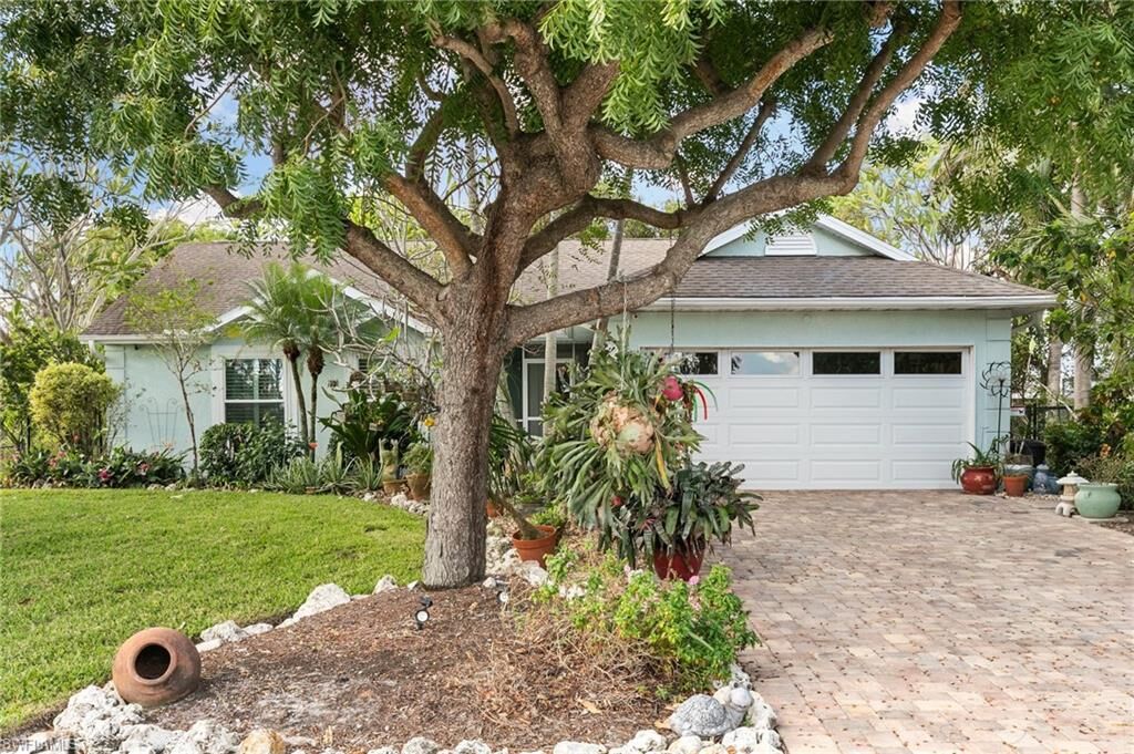 Property Photo:  120 Sand Hill St  FL 34145 