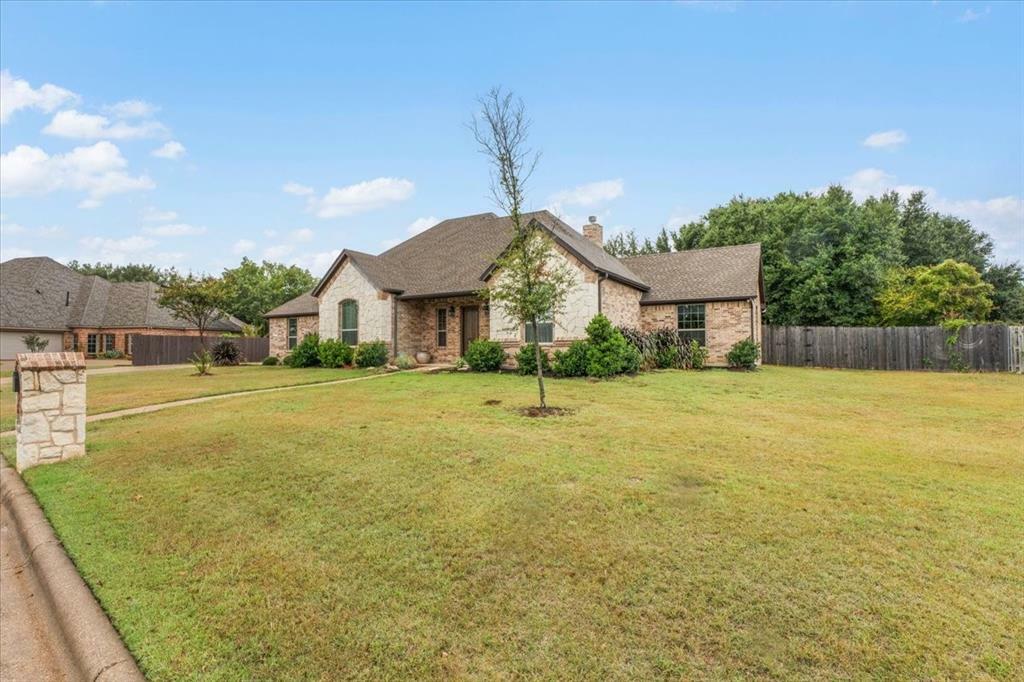 Property Photo:  1109 Cottonwood Court  TX 76033 