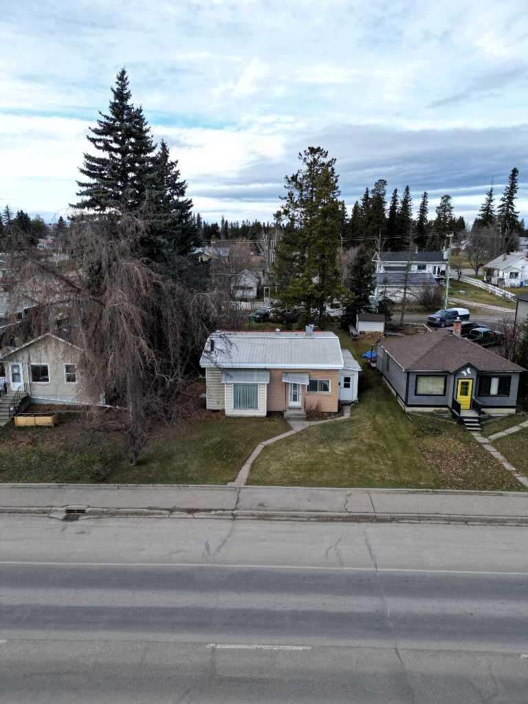 Property Photo: 4720 4 Avenue AB T7E 1C8