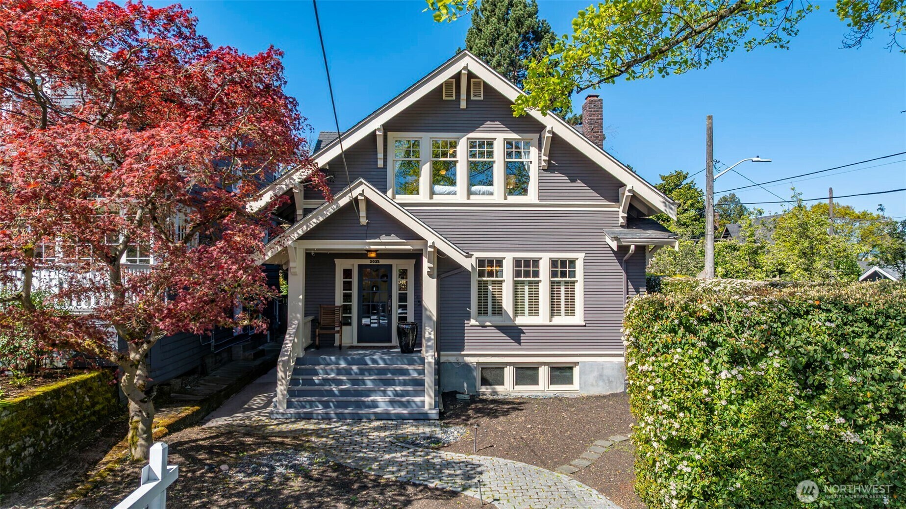 Property Photo: 2033 11th Avenue E WA 98102