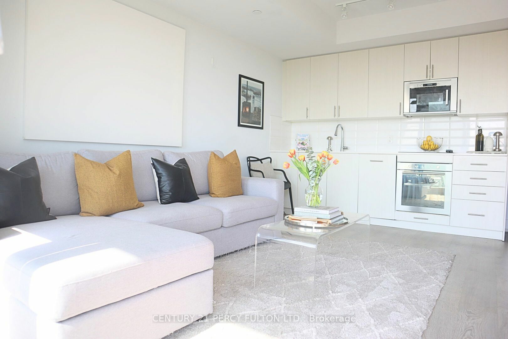 Property Photo:  2550 Simcoe St N 1020  ON L1L 0R5 