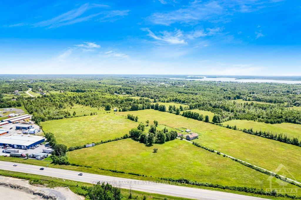 Photo de la propriété: 10951 Hwy 7 N/A ON K7C 3P1