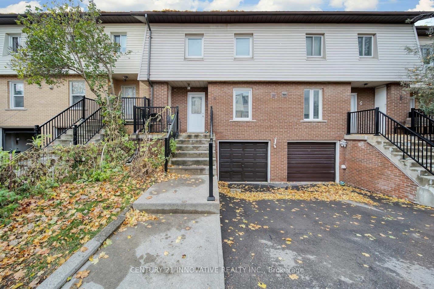 Property Photo:  3175 Kirwin Ave 5  ON L5A 3M4 