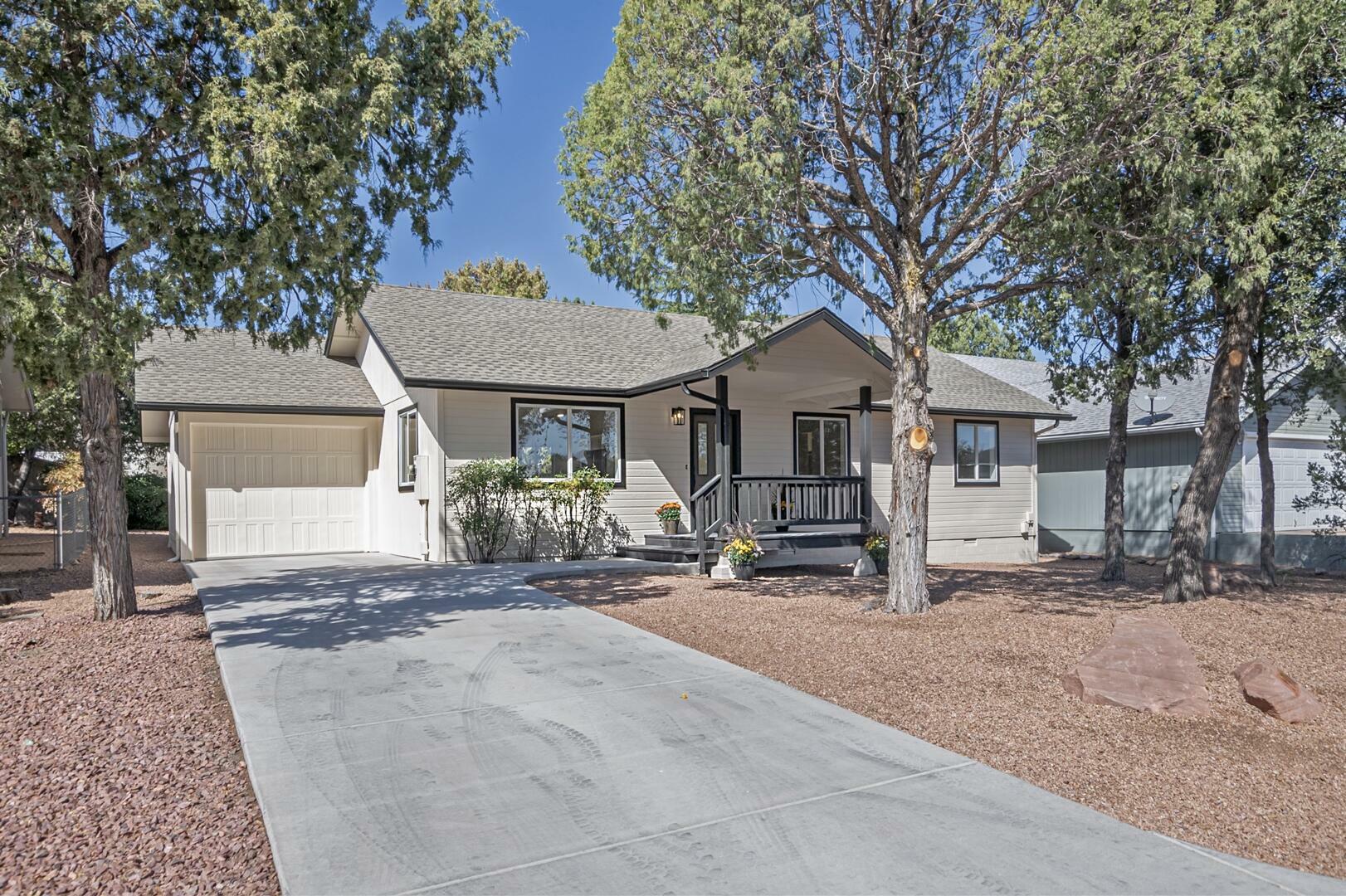 Property Photo: 906 N Bavarian Way AZ 85541