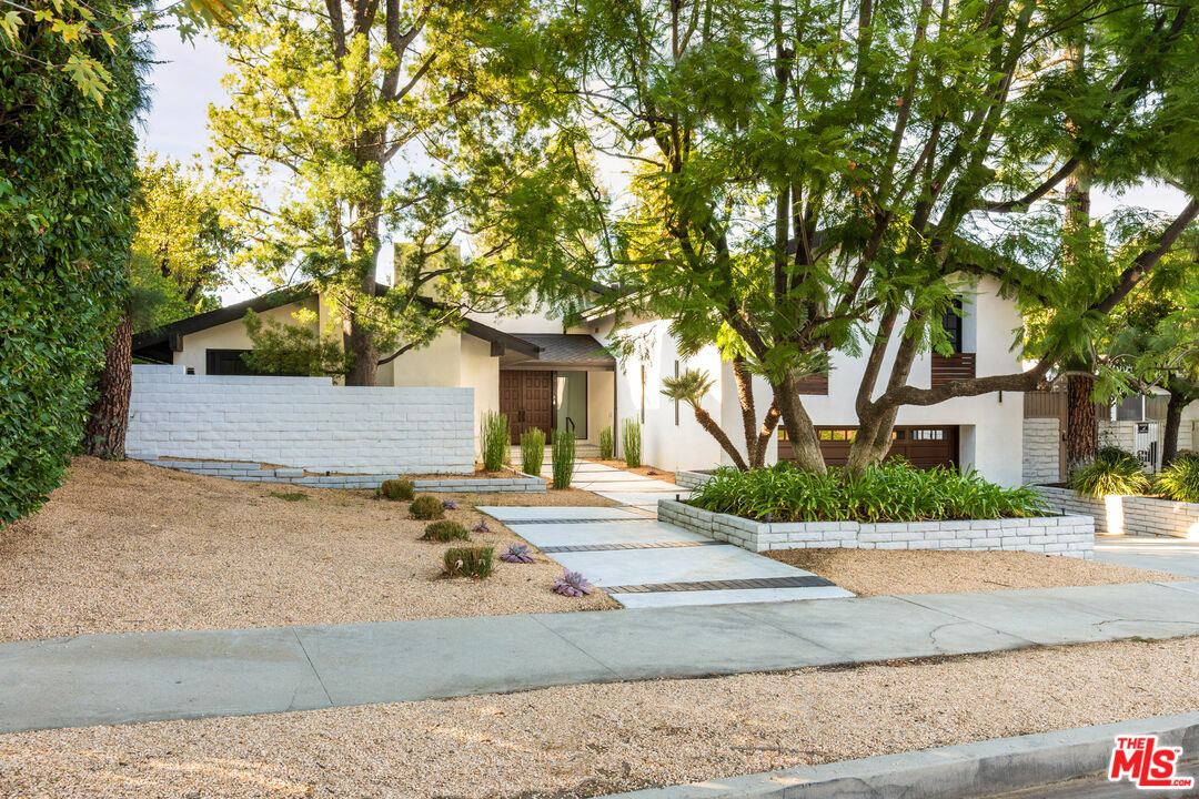 Property Photo: 18207 Lake Encino Dr CA 91316