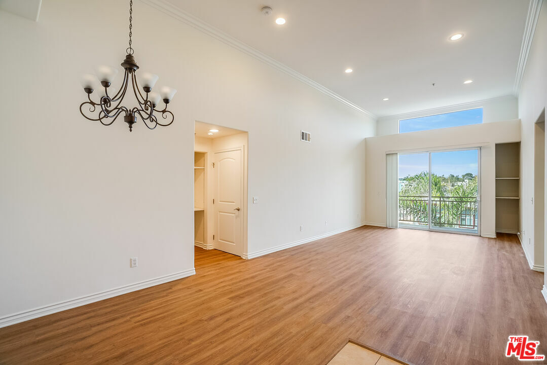 Property Photo:  3332 Oakhurst Ave 307  CA 90034 