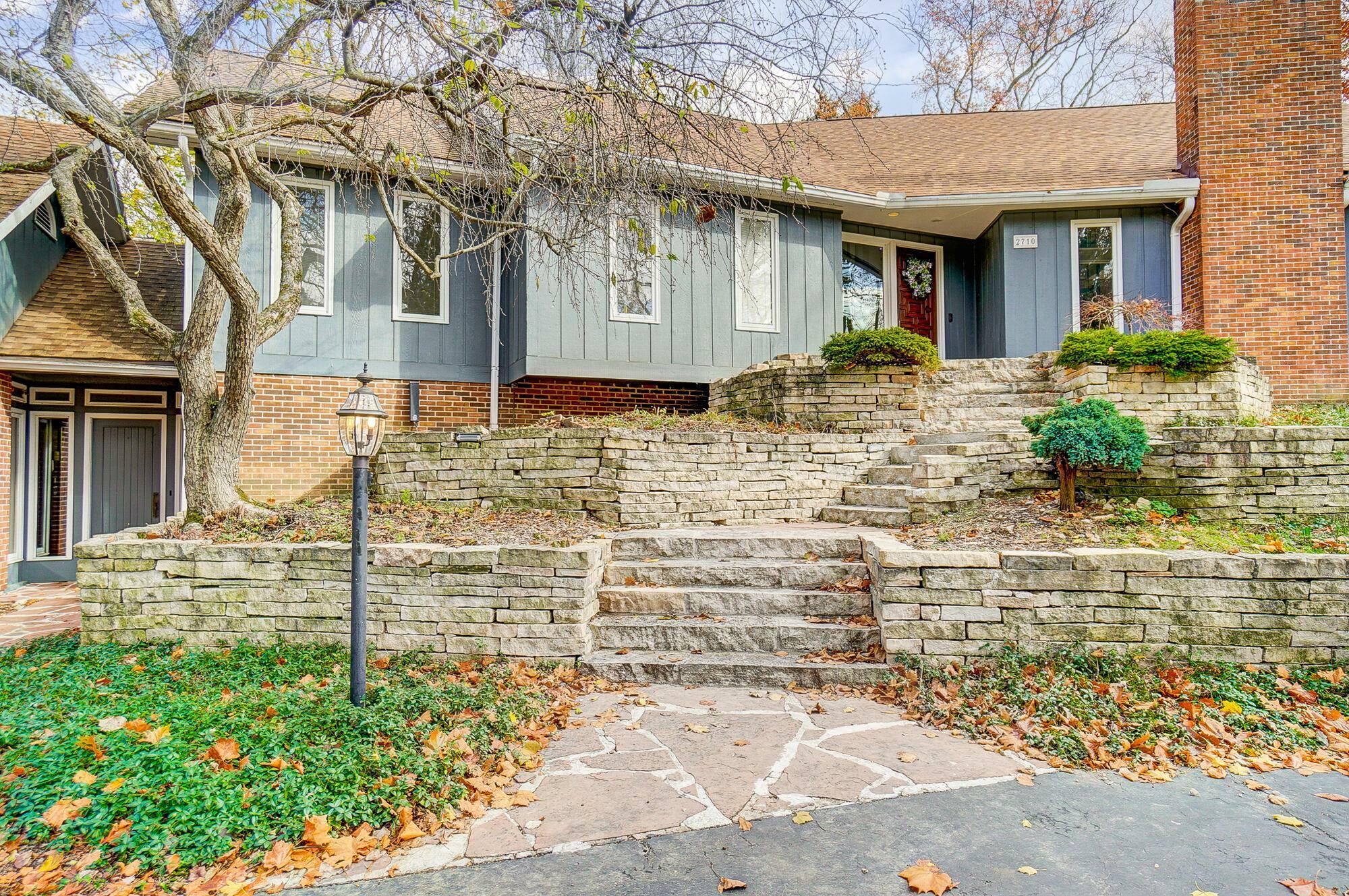 Property Photo:  2710 Fairfax Drive  OH 43220 