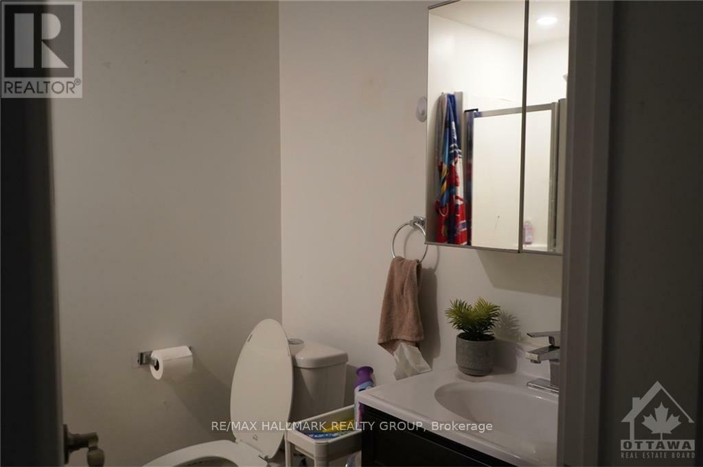 Property Photo:  70 Russell Avenue  ON K1N 7X1 