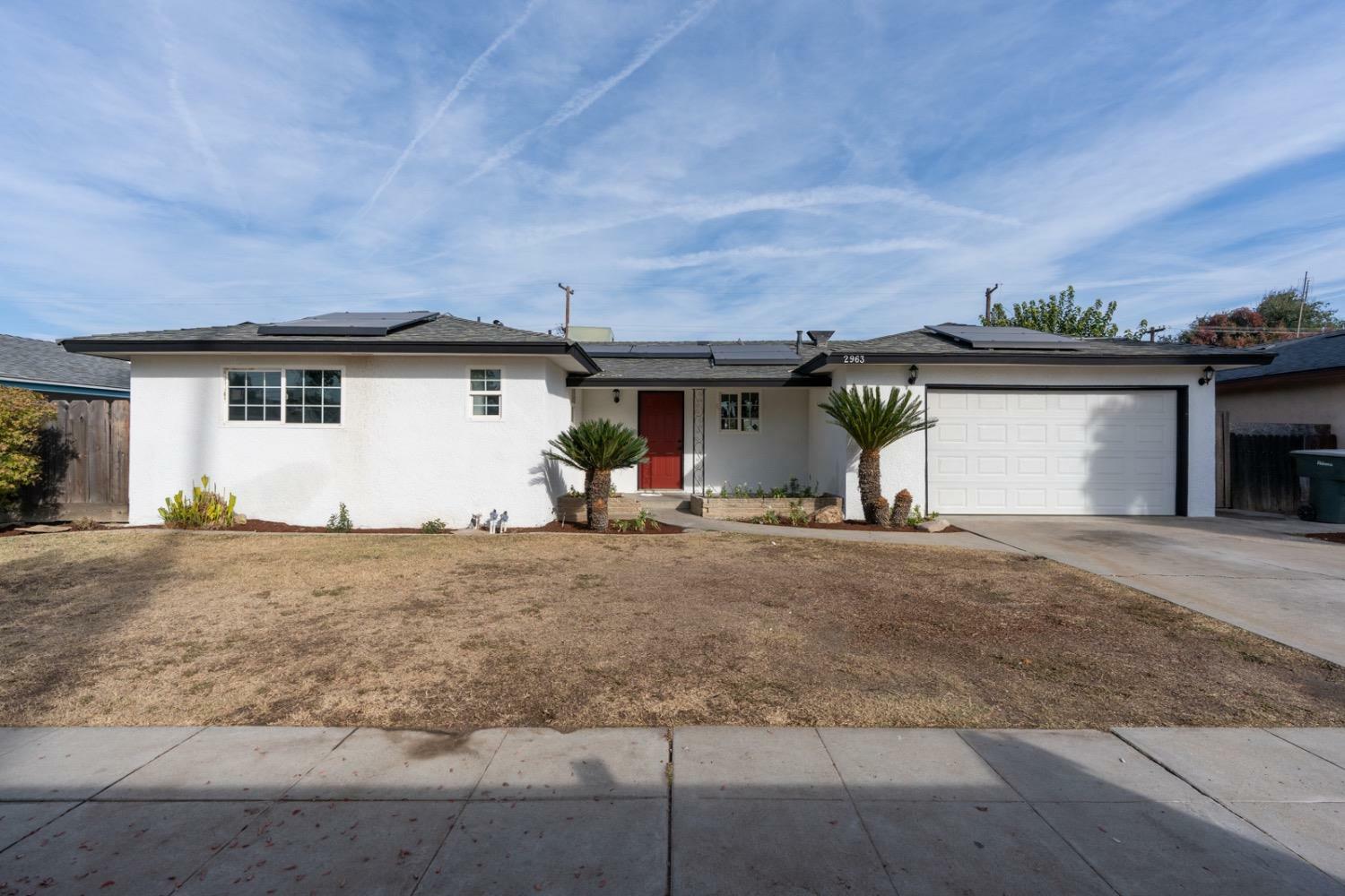 Property Photo:  2963 E Norwich Avenue  CA 93726 