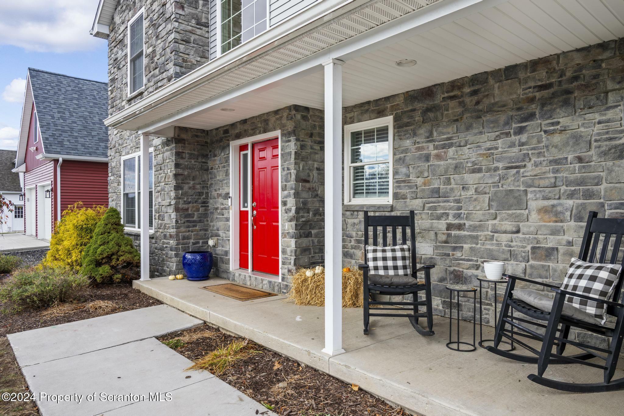 Property Photo:  519 Snapdragon Drive  PA 18507 