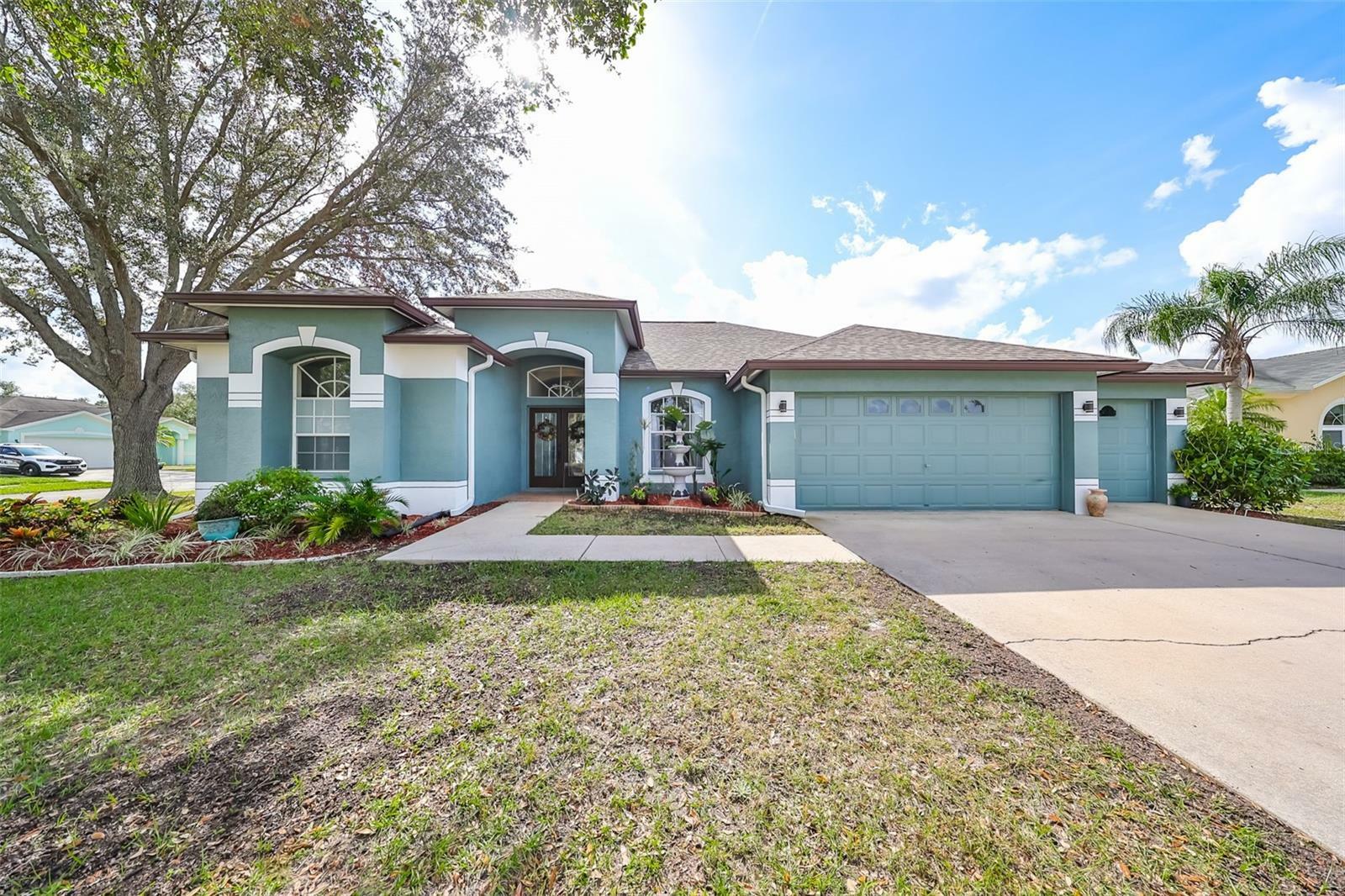 Property Photo:  12021 Running Fox Circle  FL 33569 