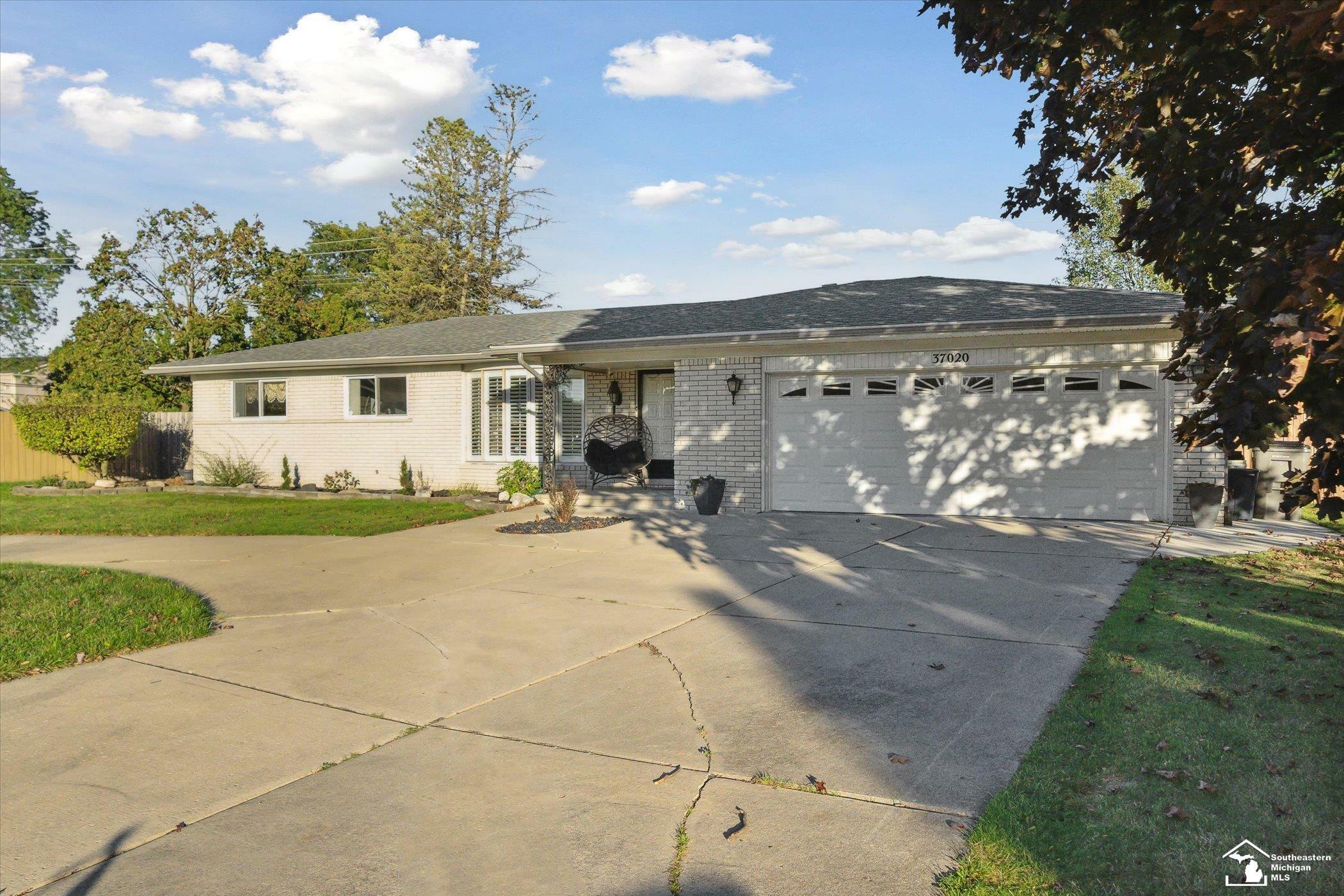 Property Photo:  37020 Cochise Street  MI 48036 