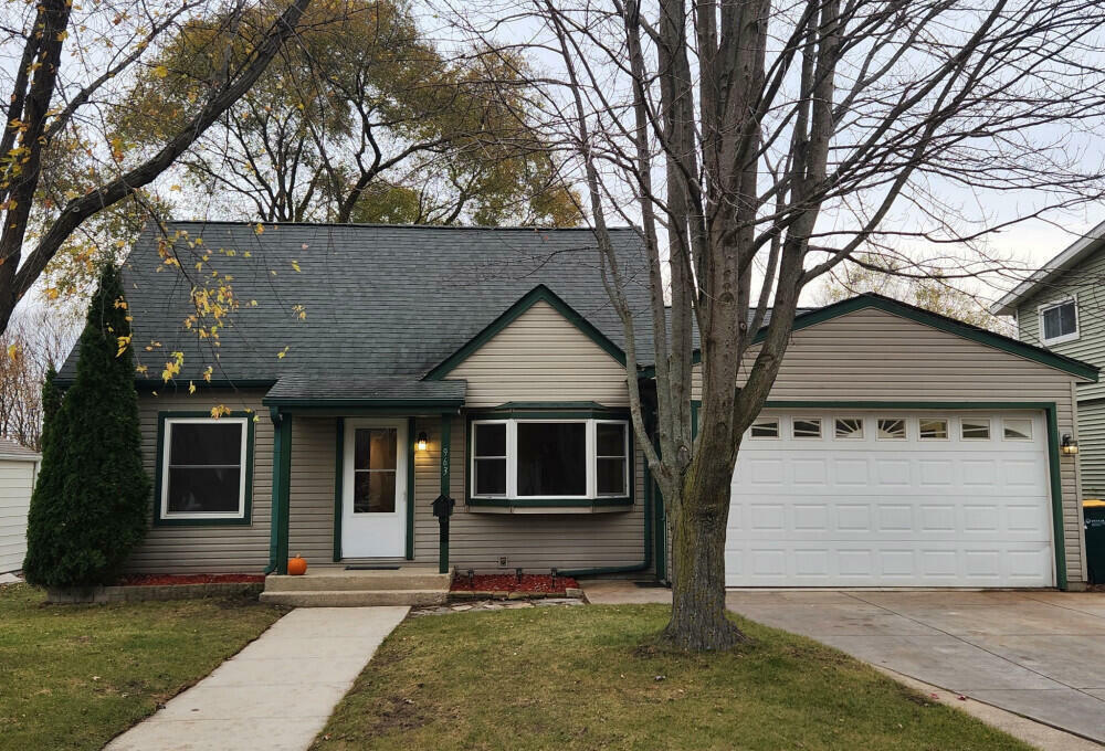 Property Photo:  963 Birchwood Dr  WI 53095 