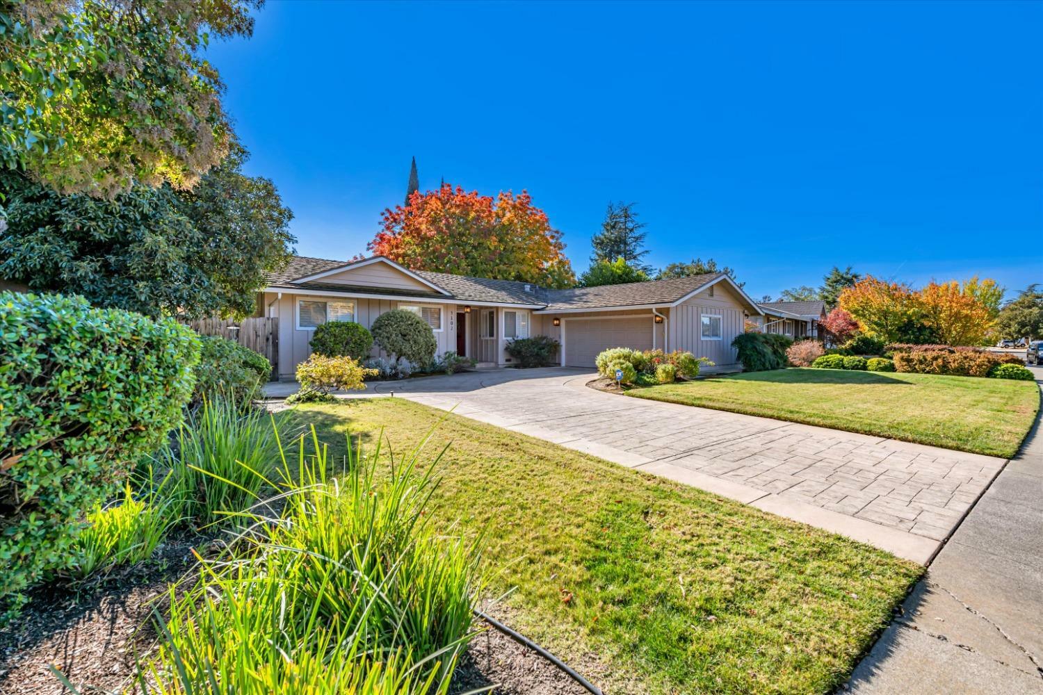 5102 Cowell Boulevard  Davis CA 95618 photo