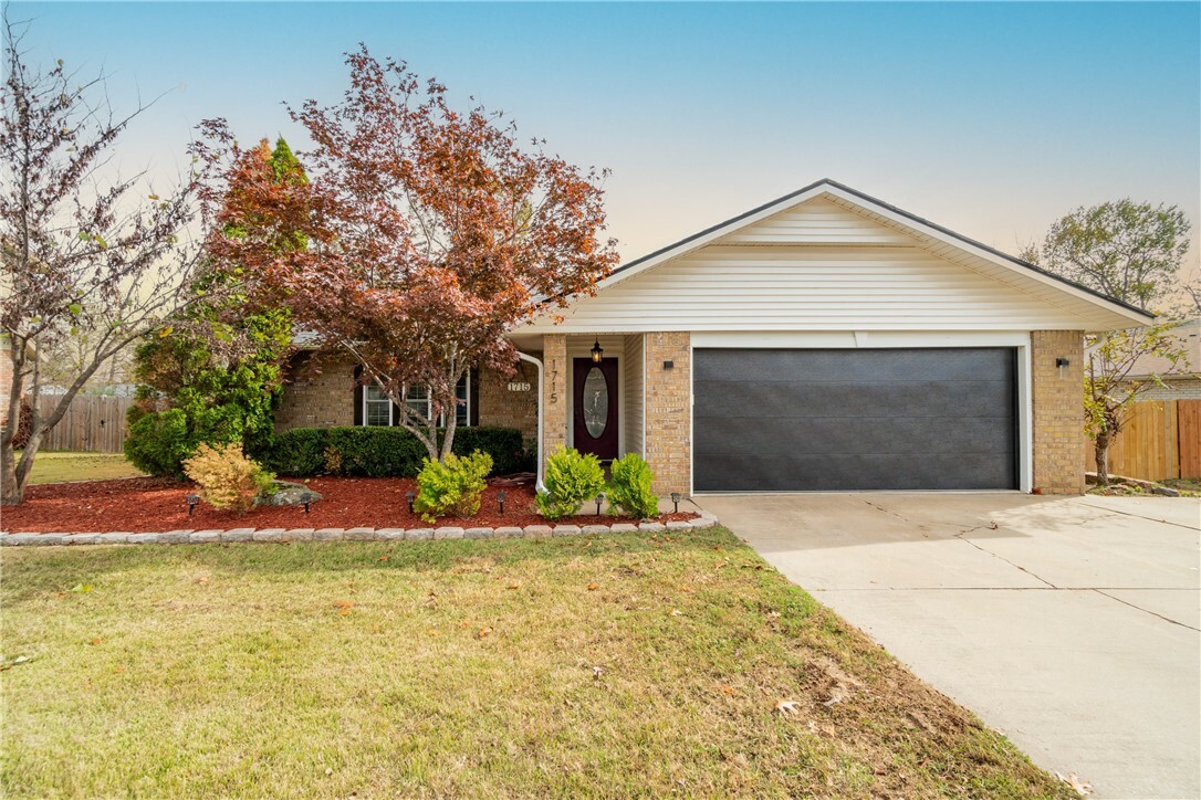 Property Photo:  1715 S 15th Street  AR 72758 