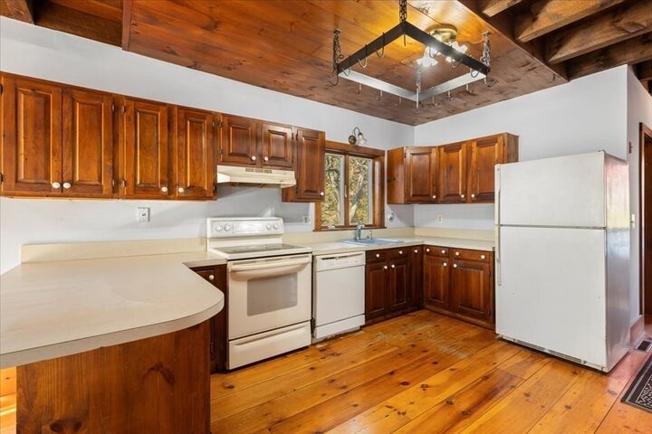 Property Photo: 17 Chopteague Ln MA 02648