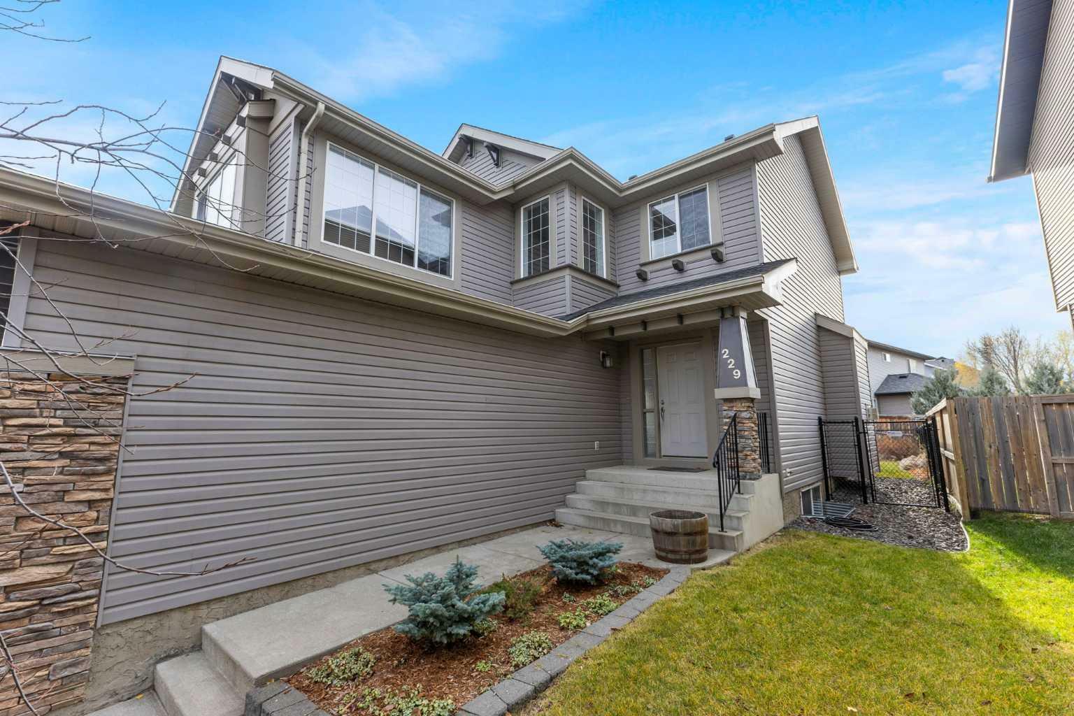 Property Photo:  229 Cougar Ridge Drive SW  AB T3H 5L2 