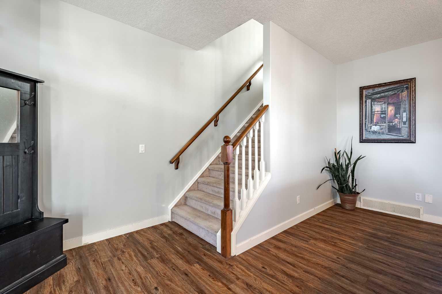 Property Photo:  708 Hampshire Way NE  AB T1V 0B2 