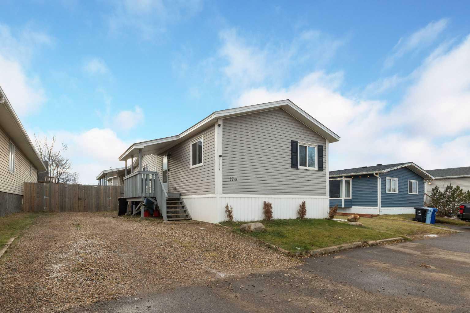 176 Greenbriar Bay  Fort McMurray AB T9H 3Y5 photo