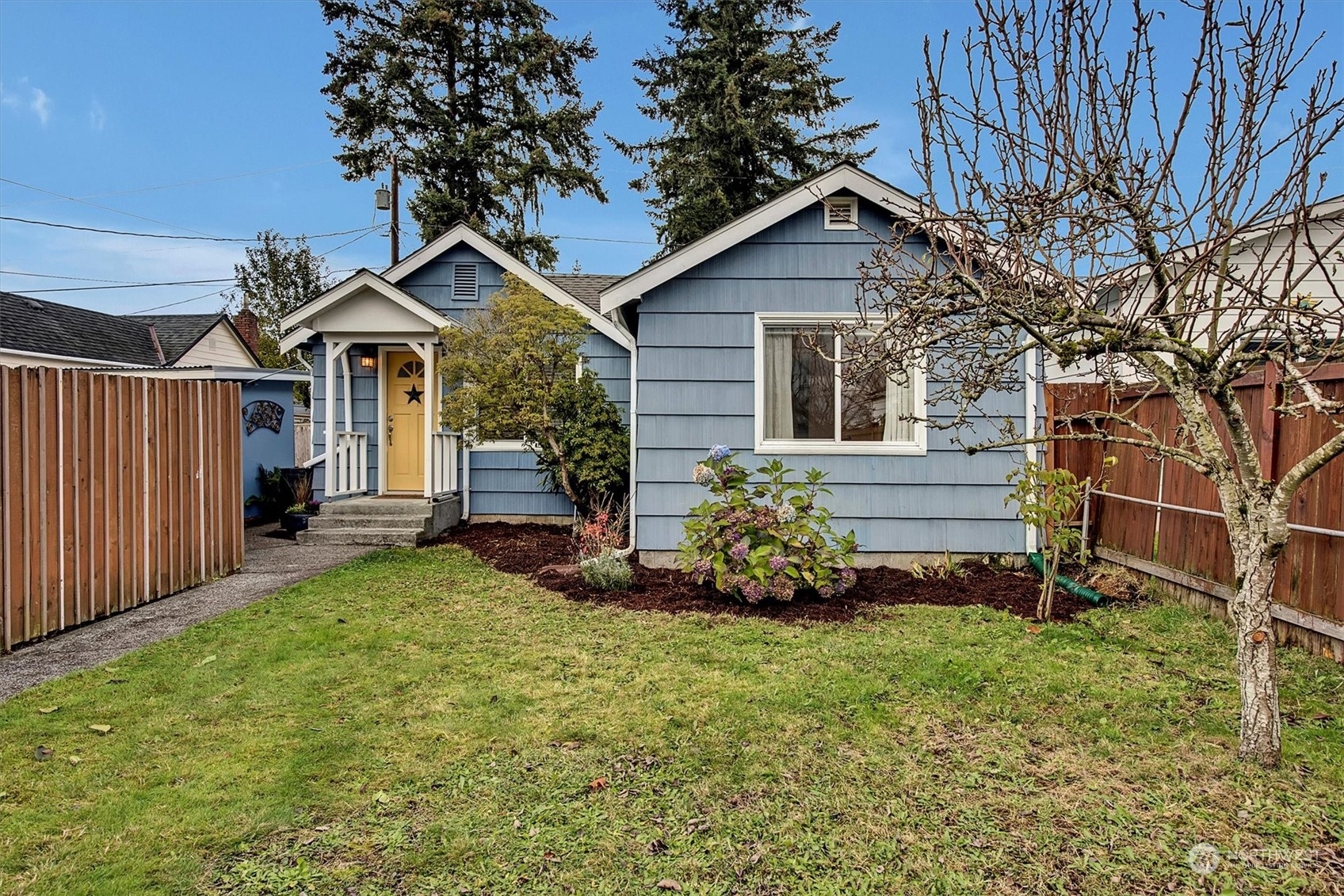 Property Photo:  1710 Cedar Street  WA 98201 