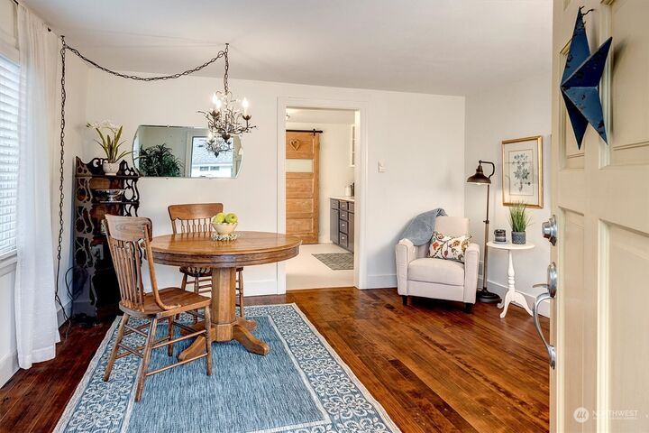 Property Photo:  1710  Cedar Street  WA 98201 