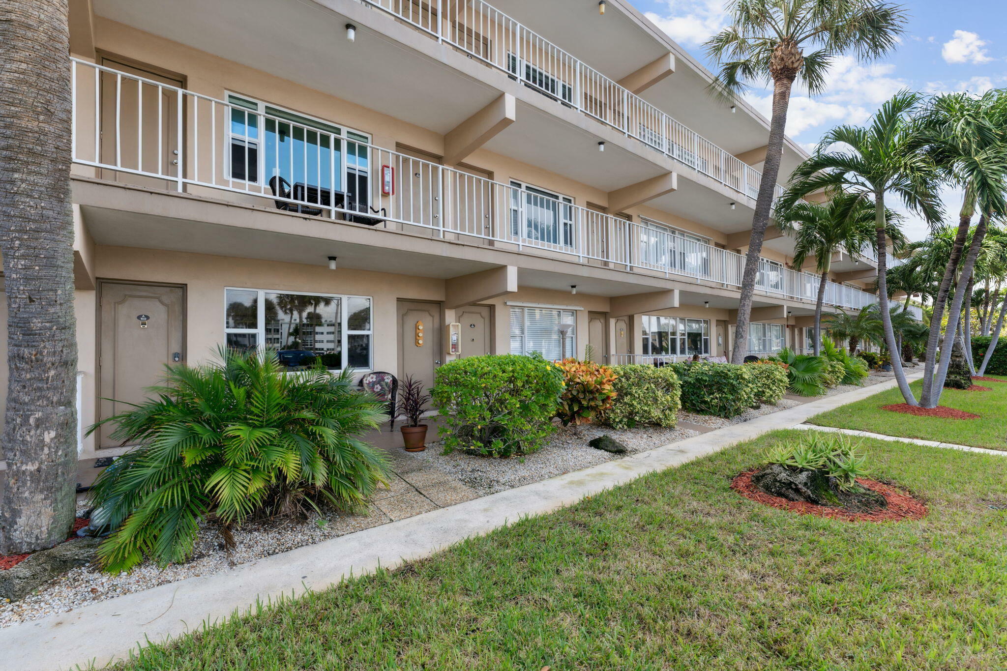 Property Photo:  3200 NE 7th Court 102A  FL 33062 