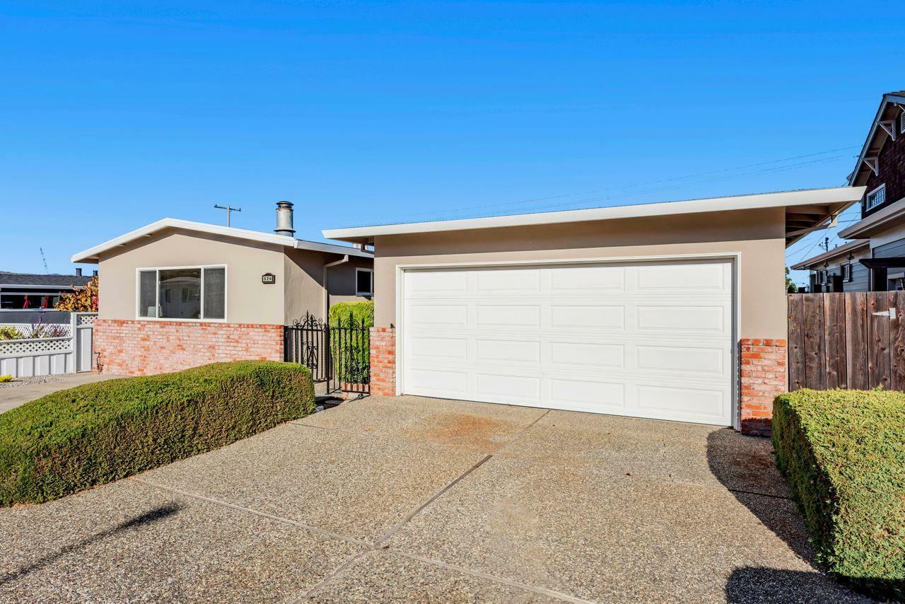 Property Photo:  526 Redwood Avenue  CA 94066 