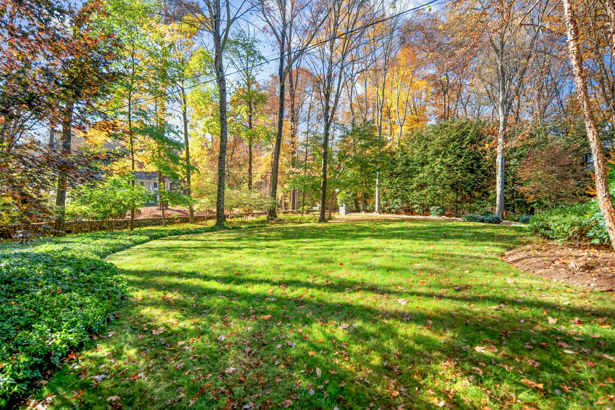 Property Photo:  5 White Woods Lane  CT 06880 