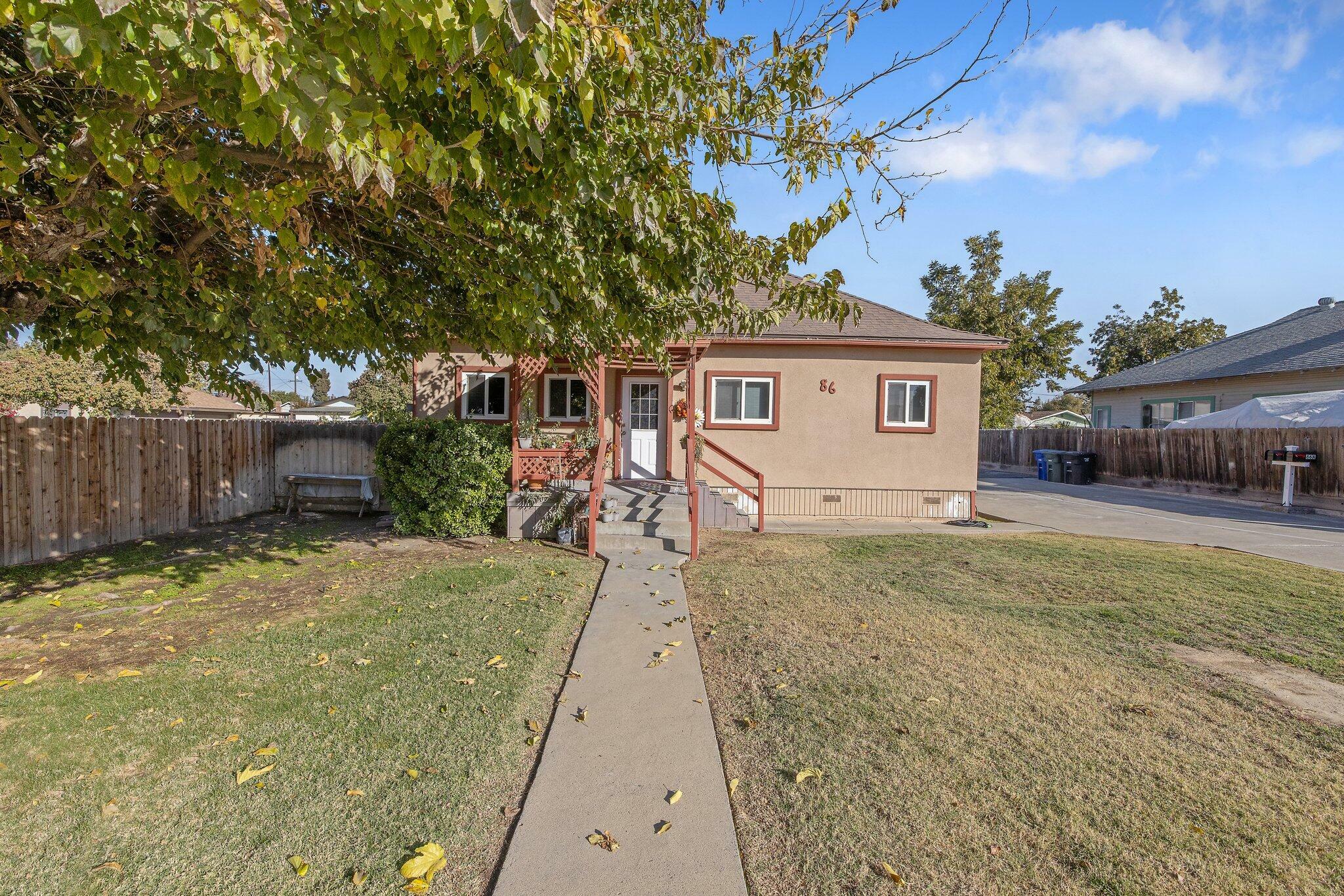 86 N Lemoore Avenue  Lemoore CA 93245 photo