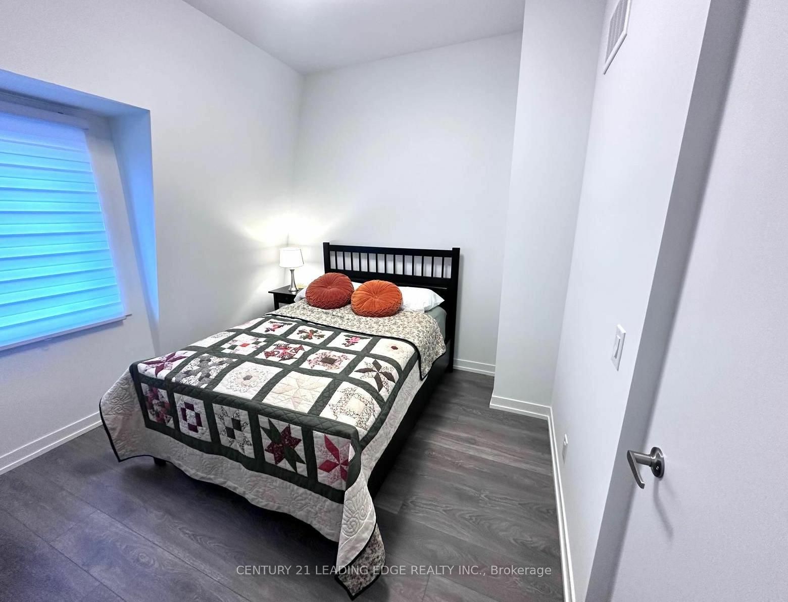 9 Spruce Pines Cres Room 3  Toronto ON M4A 1C5 photo