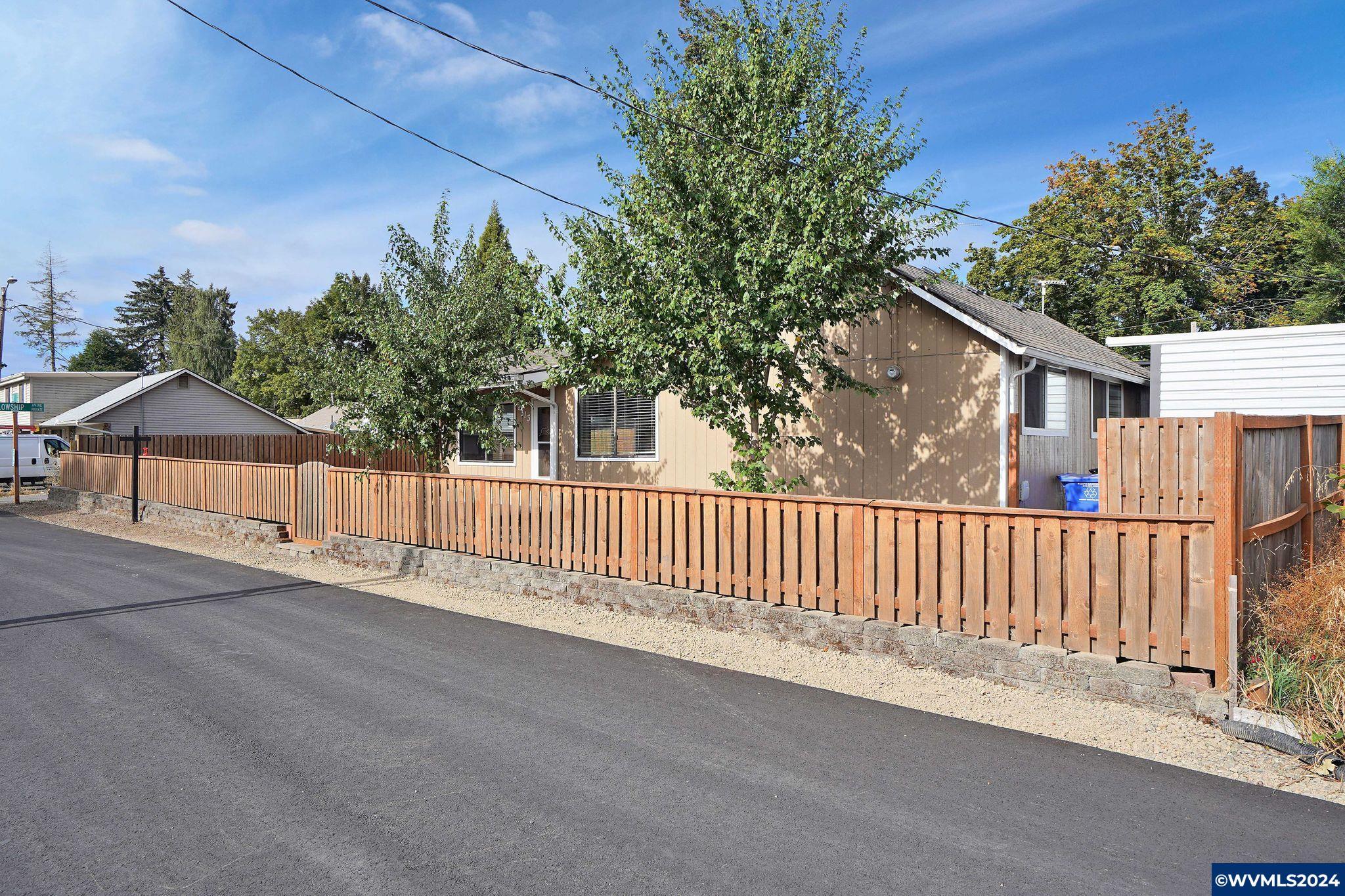 Property Photo: 9313 Glory Ct NE OR 97305