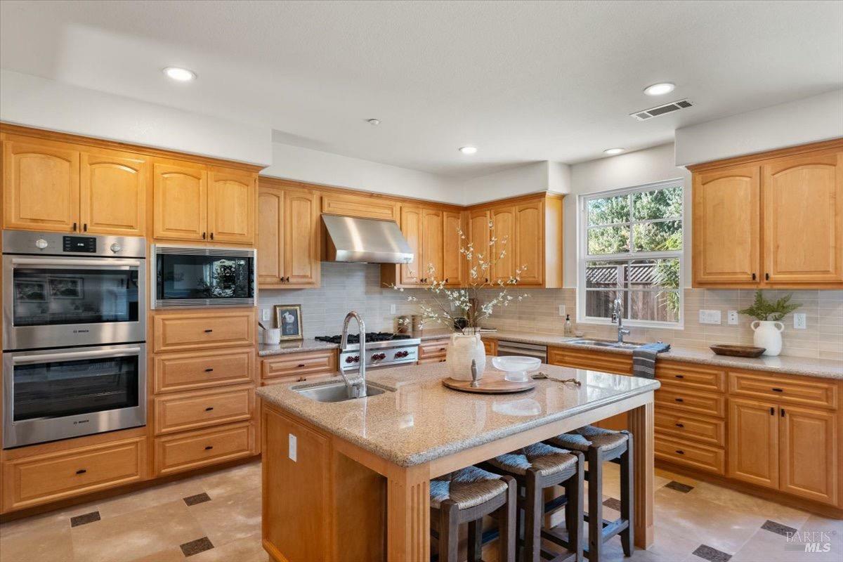 Property Photo:  10 Creekview Court  CA 94949 