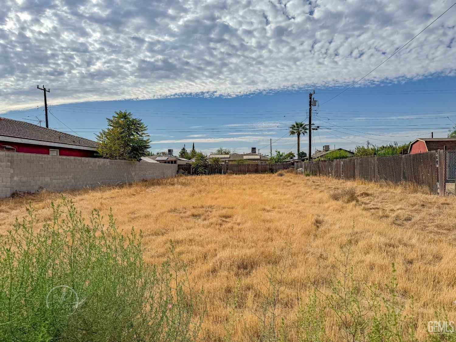 Property Photo:  3501 Meeks Avenue  CA 93307 