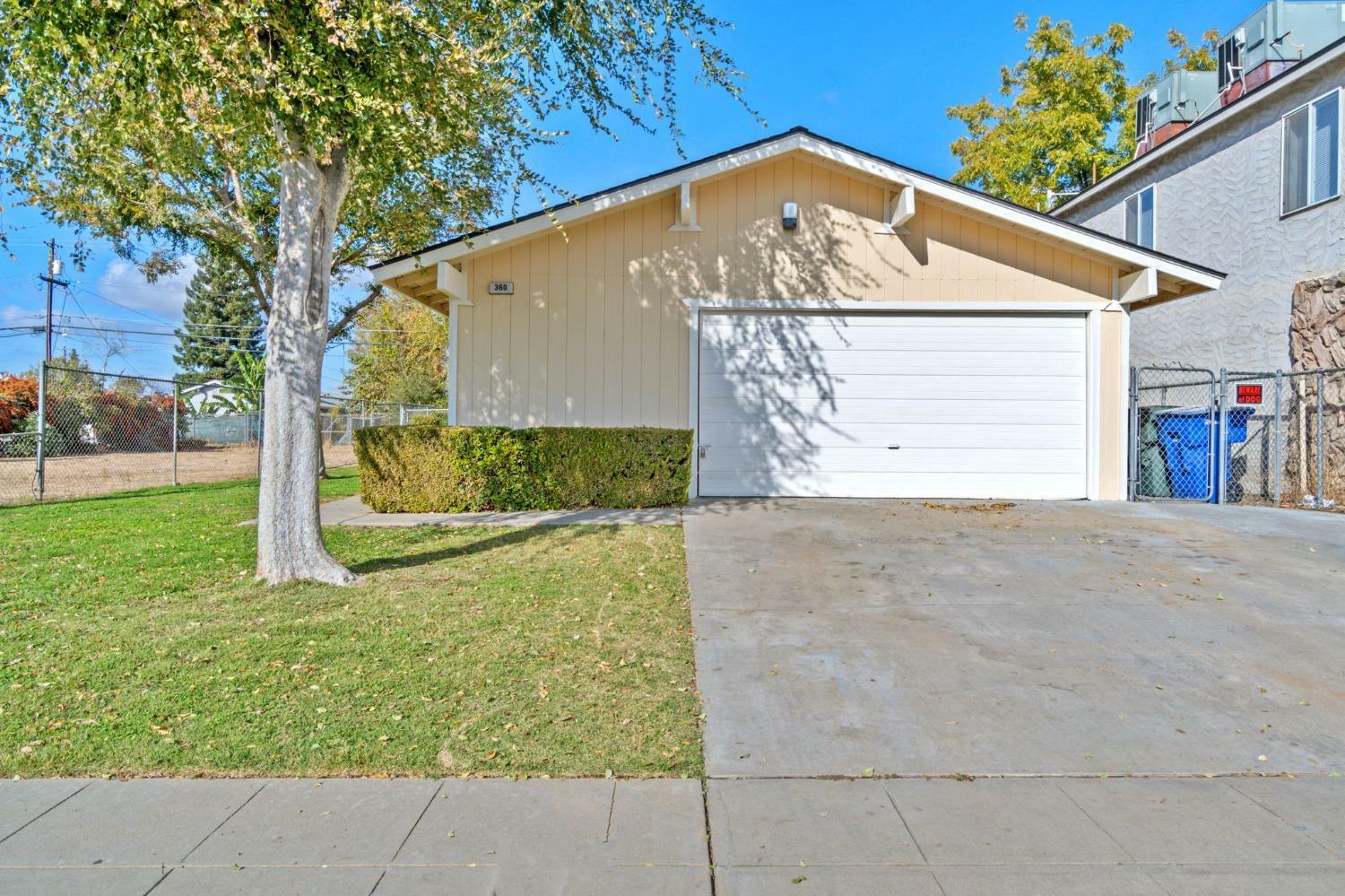 Property Photo:  360 W Pinedale Avenue  CA 93650 